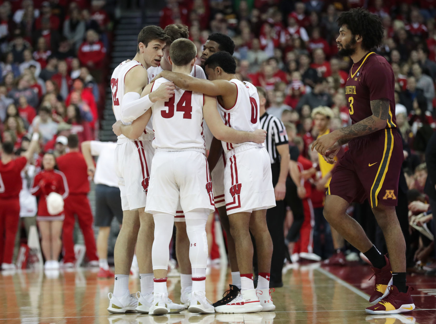 Golden Gophers 59, Badgers 52